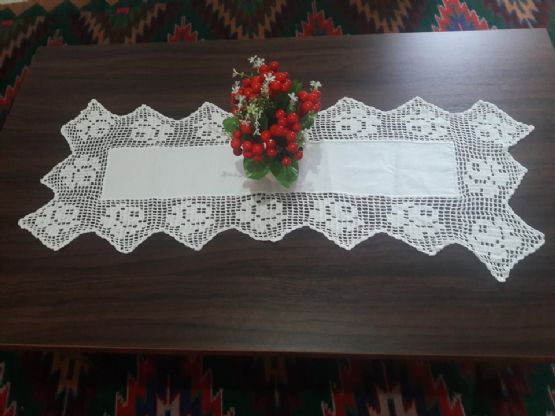 Shitet Centro mes tavoline e punuara me grep model Trendafili i kuq nga Punime Dore Rajmonda - Hand Made Albania